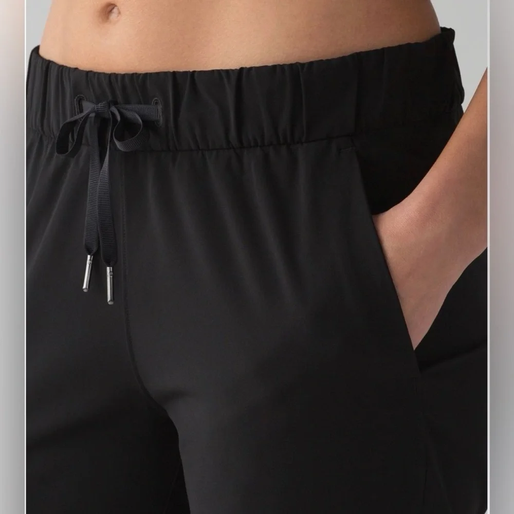 Lululemon On The Fly Pant Black Size 4 Woven High Rise Work Travel